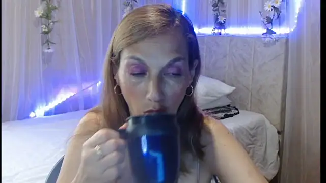 italagomez  online show from 02/23/25, 09:37