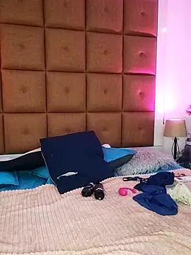 ELLA KELLY online show from 10/24/25, 12:01