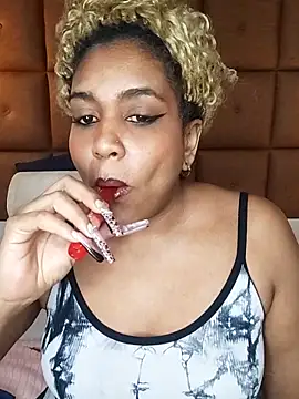 ELLA KELLY online show from 02/04/26, 12:00