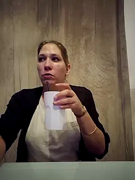 Chatonne69 online show from 11/05/25, 04:34