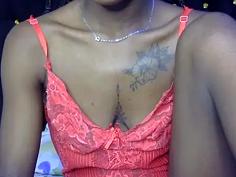 Snapshot of sweetblackbeauty001 chatting on 09/29/25, 10:47 sweetblackbeauty001 online show from 09/29/25, 10:47