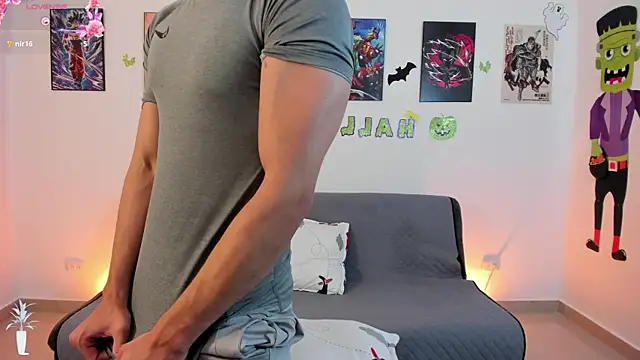 jonathanjoestar  online show from 10/25/25, 09:42