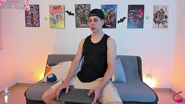 jonathanjoestar  online show from 11/09/25, 11:47