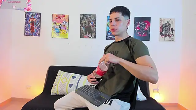 jonathanjoestar  online show from 12/15/25, 10:14