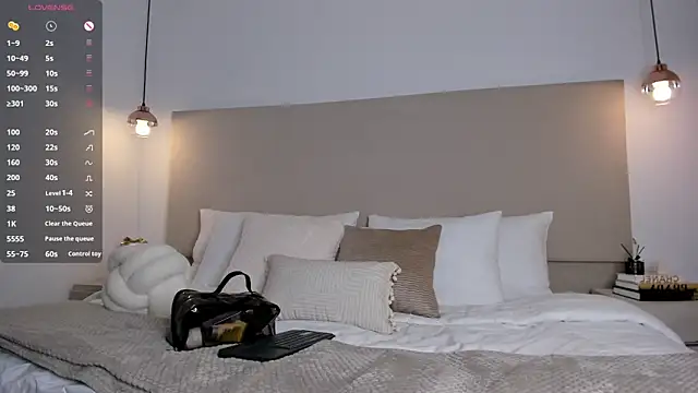 JennSanz online show from 12/04/24, 04:10