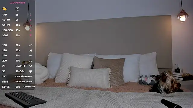 JennSanz online show from 12/17/24, 02:33