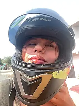 lalilamassu1 online show from 02/04/25, 02:21