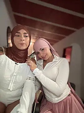 lalilamassu1 online show from 04/18/26, 07:29