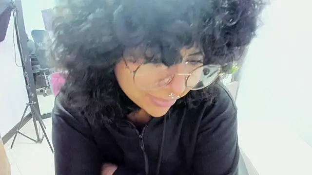 kuromi69 online show from 12/17/25, 03:56