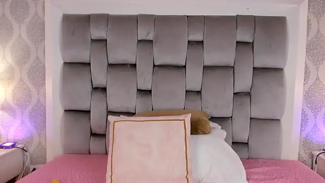 Sara  Williams online show from 02/21/25, 03:34