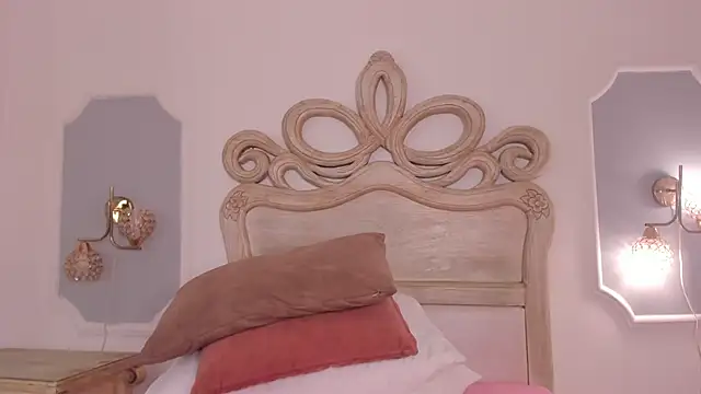 Sara  Williams online show from 09/16/25, 04:02