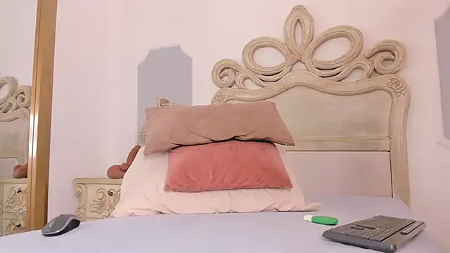 Sara  Williams online show from 10/13/25, 03:50