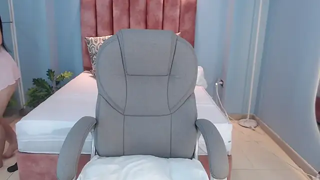 Violetta rainbow online show from 11/28/25, 03:53