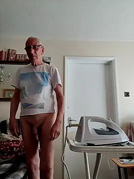 Snapshot of cutaboverest chatting on 05/24/26, 03:06 cutaboverest online show from 05/24/26, 03:06