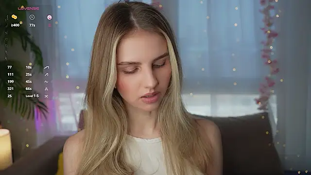 Snapshot of Fluffy-Angel chatting on 12/09/24, 08:44 Fluffy-Angel online show from 12/09/24, 08:44