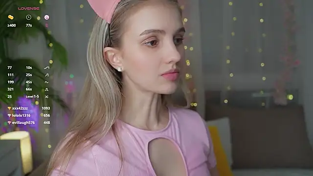 Snapshot of Fluffy-Angel chatting on 12/25/24, 03:17 Fluffy-Angel online show from 12/25/24, 03:17