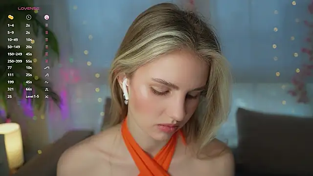 Snapshot of Fluffy-Angel chatting on 01/28/25, 08:04 Fluffy-Angel online show from 01/28/25, 08:04