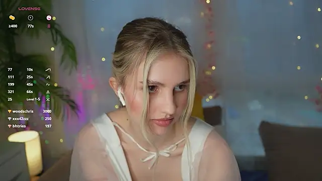 Snapshot of Fluffy-Angel chatting on 01/29/25, 12:24 Fluffy-Angel online show from 01/29/25, 12:24