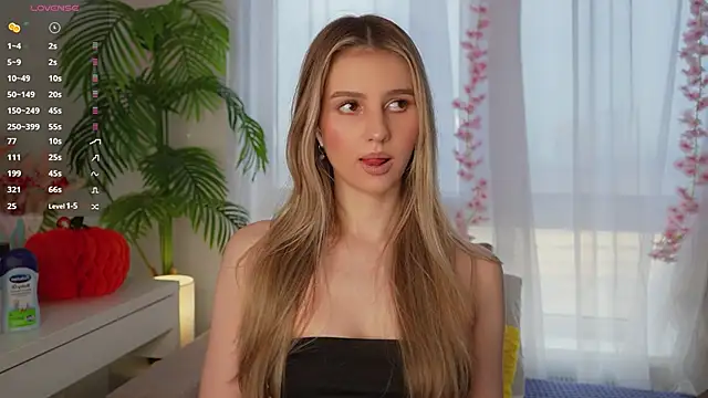 Snapshot of Fluffy-Angel chatting on 03/11/25, 08:41 Fluffy-Angel online show from 03/11/25, 08:41