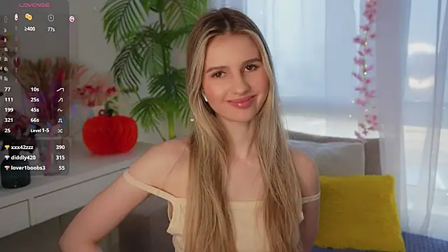 Snapshot of Fluffy-Angel chatting on 03/17/25, 11:42 Fluffy-Angel online show from 03/17/25, 11:42