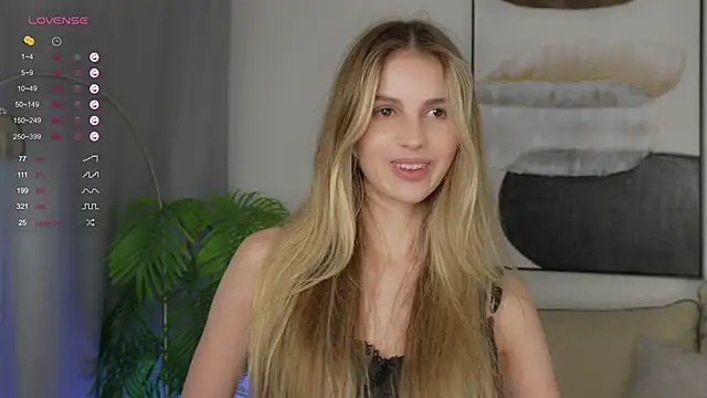 Snapshot of Fluffy-Angel chatting on 09/21/25, 03:46 Fluffy-Angel online show from 09/21/25, 03:46