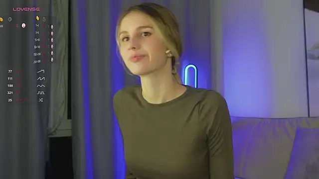 Snapshot of Fluffy-Angel chatting on 10/27/25, 05:06 Fluffy-Angel online show from 10/27/25, 05:06