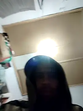 Snapshot of Tigermanboy chatting on 10/30/25, 09:04 Tigermanboy online show from 10/30/25, 09:04