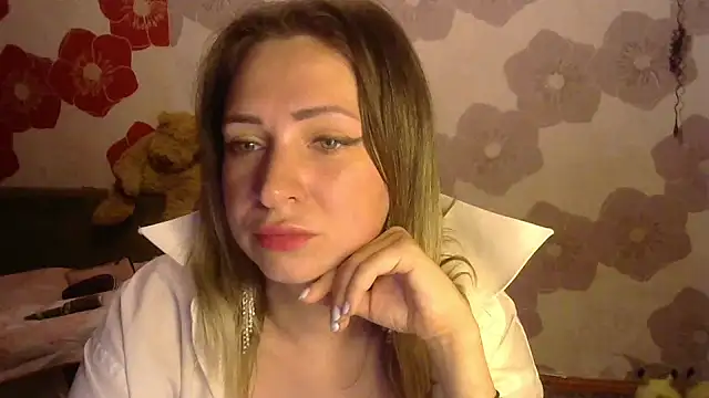 Snapshot of Queen_Daenerys chatting on 09/15/25, 07:47 Queen Daenerys online show from 09/15/25, 07:47