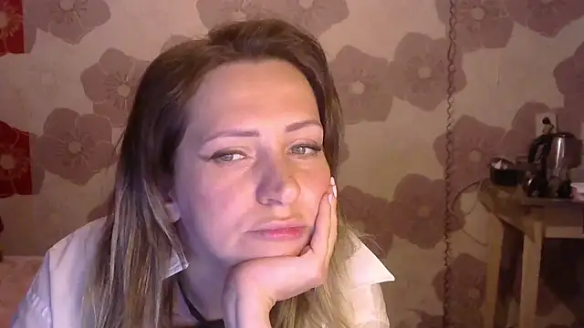 Snapshot of Queen_Daenerys chatting on 09/29/25, 08:35 Queen Daenerys online show from 09/29/25, 08:35