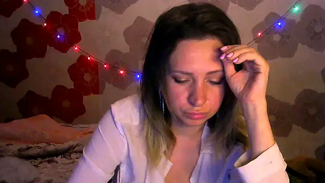 Snapshot of Queen_Daenerys chatting on 10/08/25, 07:33 Queen Daenerys online show from 10/08/25, 07:33