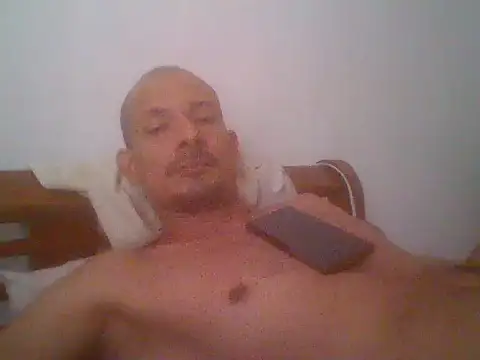 Snapshot of snoppie chatting on 10/20/25, 04:29 snoppie online show from 10/20/25, 04:29