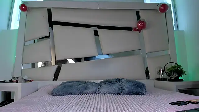 Snapshot of chrystal_js chatting on 01/19/26, 01:37 chrystal js online show from 01/19/26, 01:37