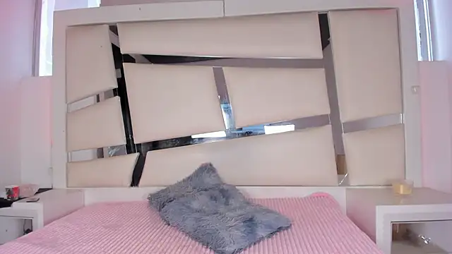 chrystal js online show from 03/29/26, 01:44