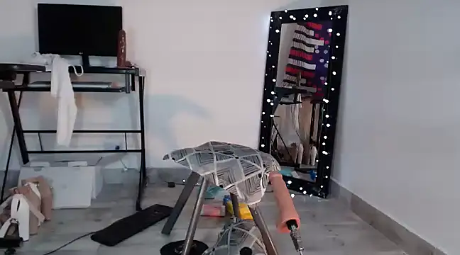 Amelie hills02 online show from 02/17/25, 12:38