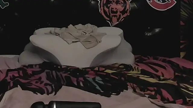 Snapshot of Dominant_BEAR chatting on 10/05/25, 10:51 Dominant BEAR online show from 10/05/25, 10:51