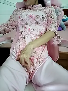    Erin    online show from 10/08/25, 03:31