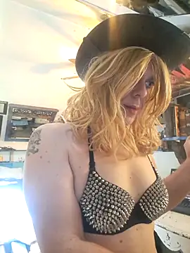 ditchwaterbitch online show from 10/28/25, 03:58