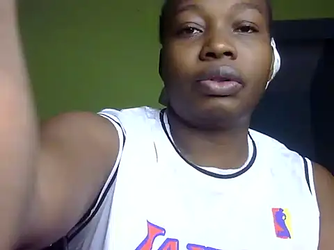 Snapshot of Horny-pretty chatting on 05/25/26, 03:45 Horny-pretty online show from 05/25/26, 03:45