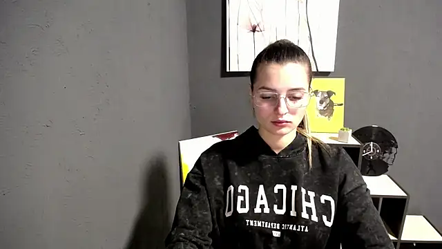 lady olivia  online show from 11/17/25, 02:23