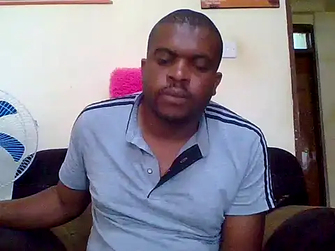 Snapshot of lui_cuuty chatting on 09/17/25, 06:37 lui cuuty online show from 09/17/25, 06:37