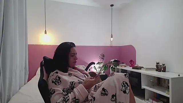 YasmimBrasil online show from 05/19/26, 06:09