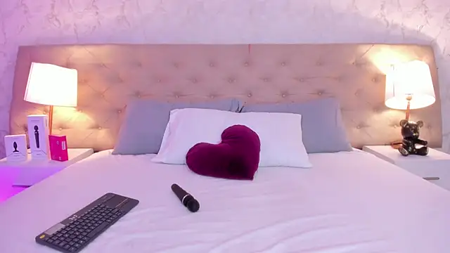 Snapshot of SofieReyes chatting on 03/02/26, 02:02 SofieReyes online show from 03/02/26, 02:02