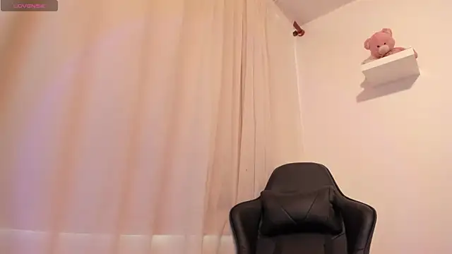 Snapshot of I_am_tori chatting on 12/27/24, 07:24 I am tori online show from 12/27/24, 07:24