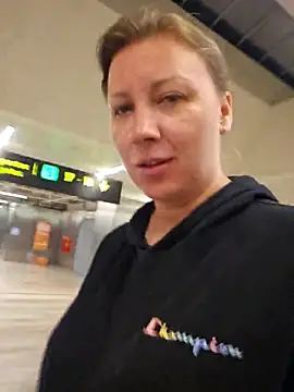 zarina3003 online show from 04/13/26, 11:21