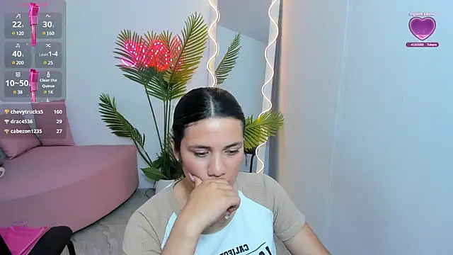 Snapshot of Chiara_tay chatting on 01/14/25, 02:19 Chiara tay online show from 01/14/25, 02:19