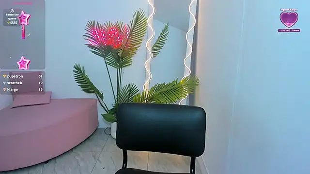 Snapshot of Chiara_tay chatting on 01/15/25, 08:30 Chiara tay online show from 01/15/25, 08:30