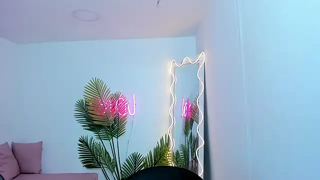 Snapshot of Chiara_tay chatting on 01/18/25, 07:15 Chiara tay online show from 01/18/25, 07:15