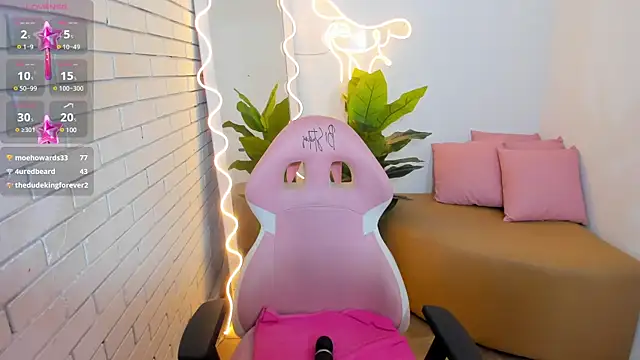 Snapshot of Chiara_tay chatting on 02/03/25, 10:21 Chiara tay online show from 02/03/25, 10:21