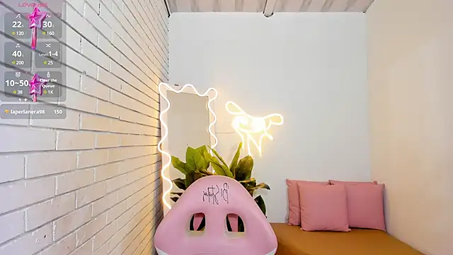 Snapshot of Chiara_tay chatting on 02/05/25, 10:22 Chiara tay online show from 02/05/25, 10:22