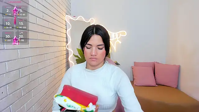 Snapshot of Chiara_tay chatting on 02/10/25, 07:17 Chiara tay online show from 02/10/25, 07:17